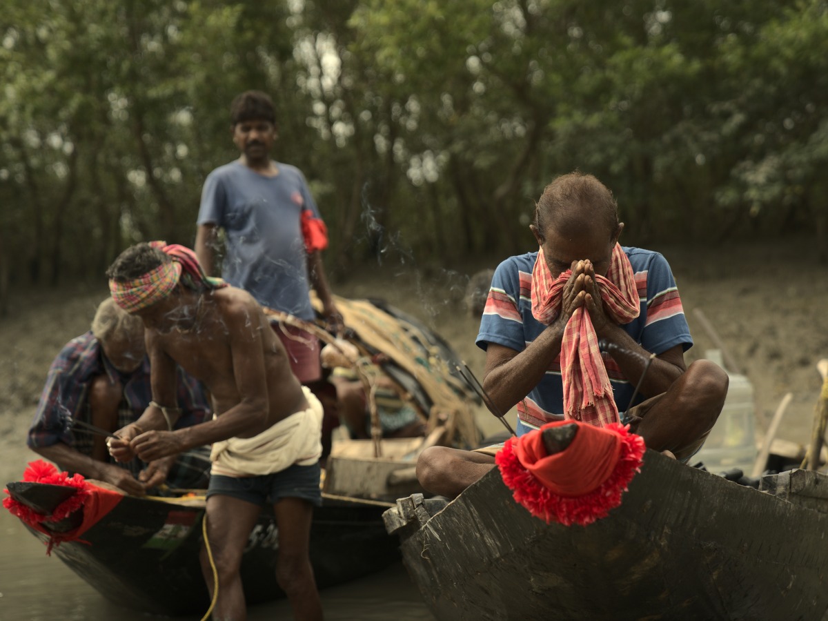 Dare to Outlive the Anthropocene: Changing Climate and Pouncing Tigers in India’s Sundarbans
